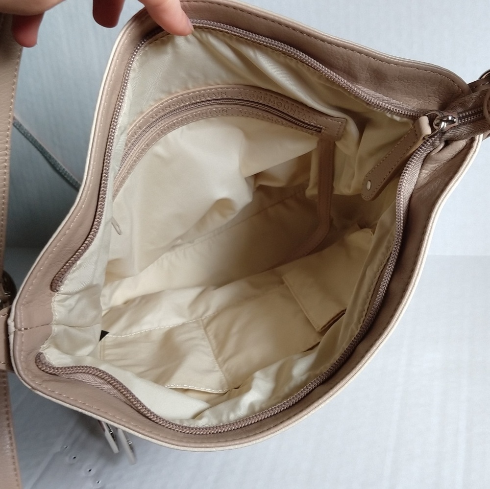 NWOT Stone Mountain Leather Adjustable Strap Bag - Picture 5 of 5